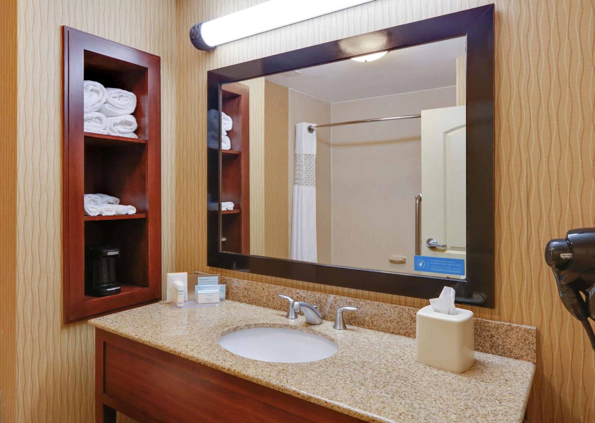 Hampton Inn & Suites Fort Worth/Forest Hill Екстериор снимка