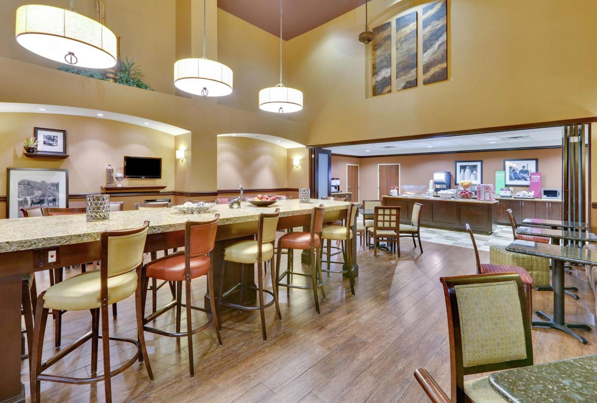 Hampton Inn & Suites Fort Worth/Forest Hill Екстериор снимка