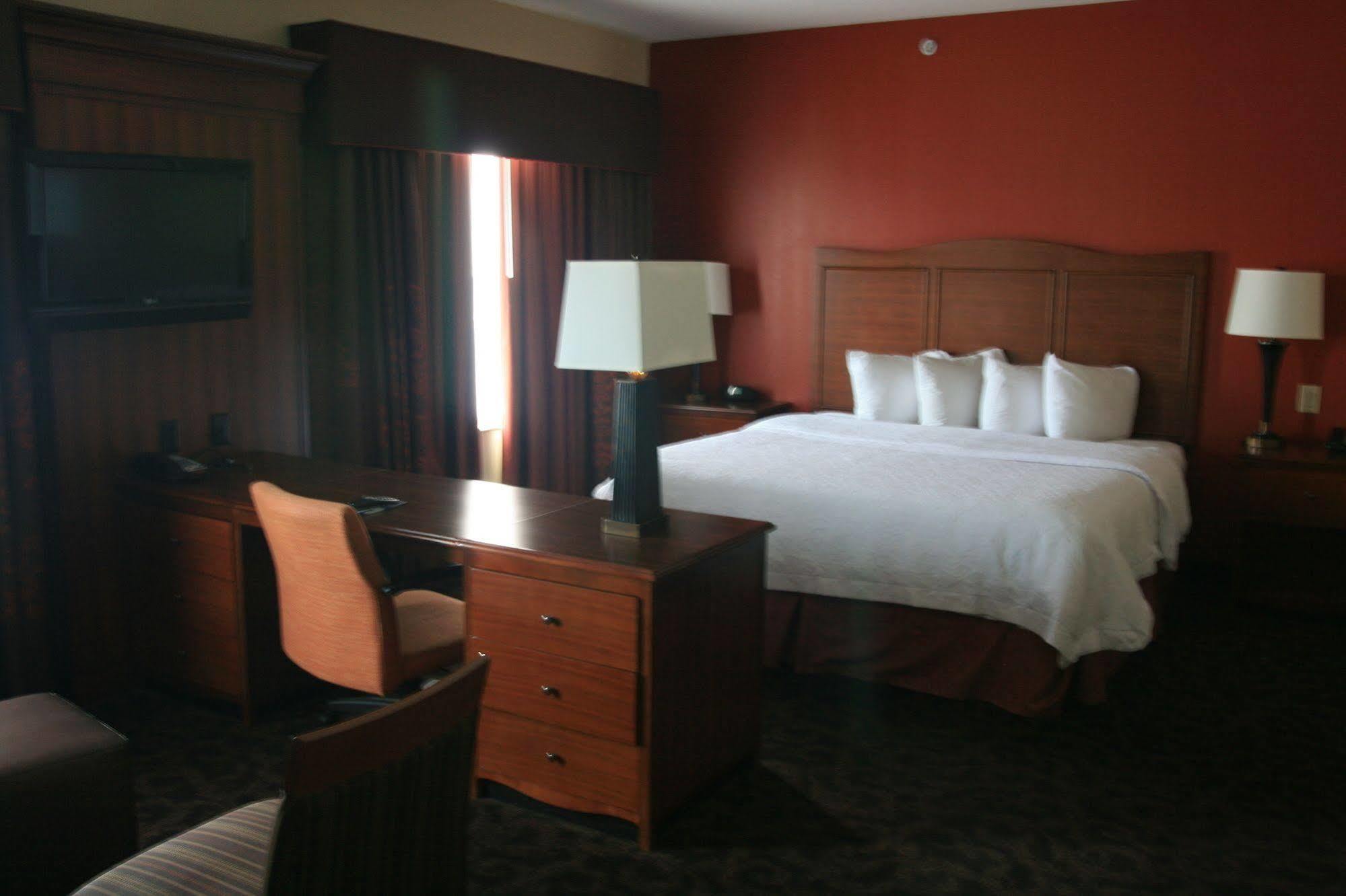 Hampton Inn & Suites Fort Worth/Forest Hill Екстериор снимка