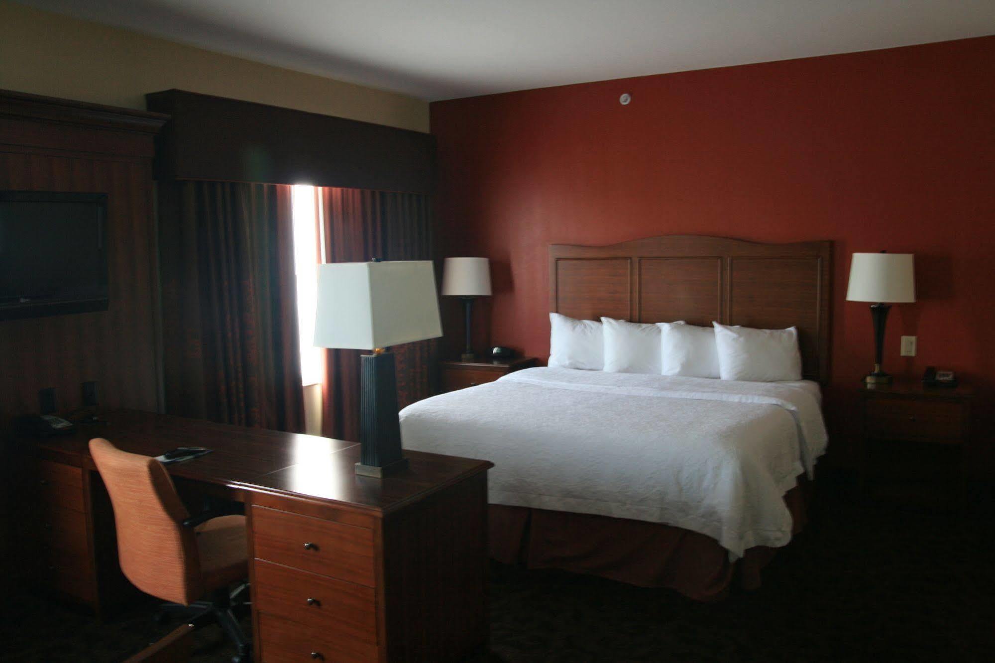 Hampton Inn & Suites Fort Worth/Forest Hill Екстериор снимка